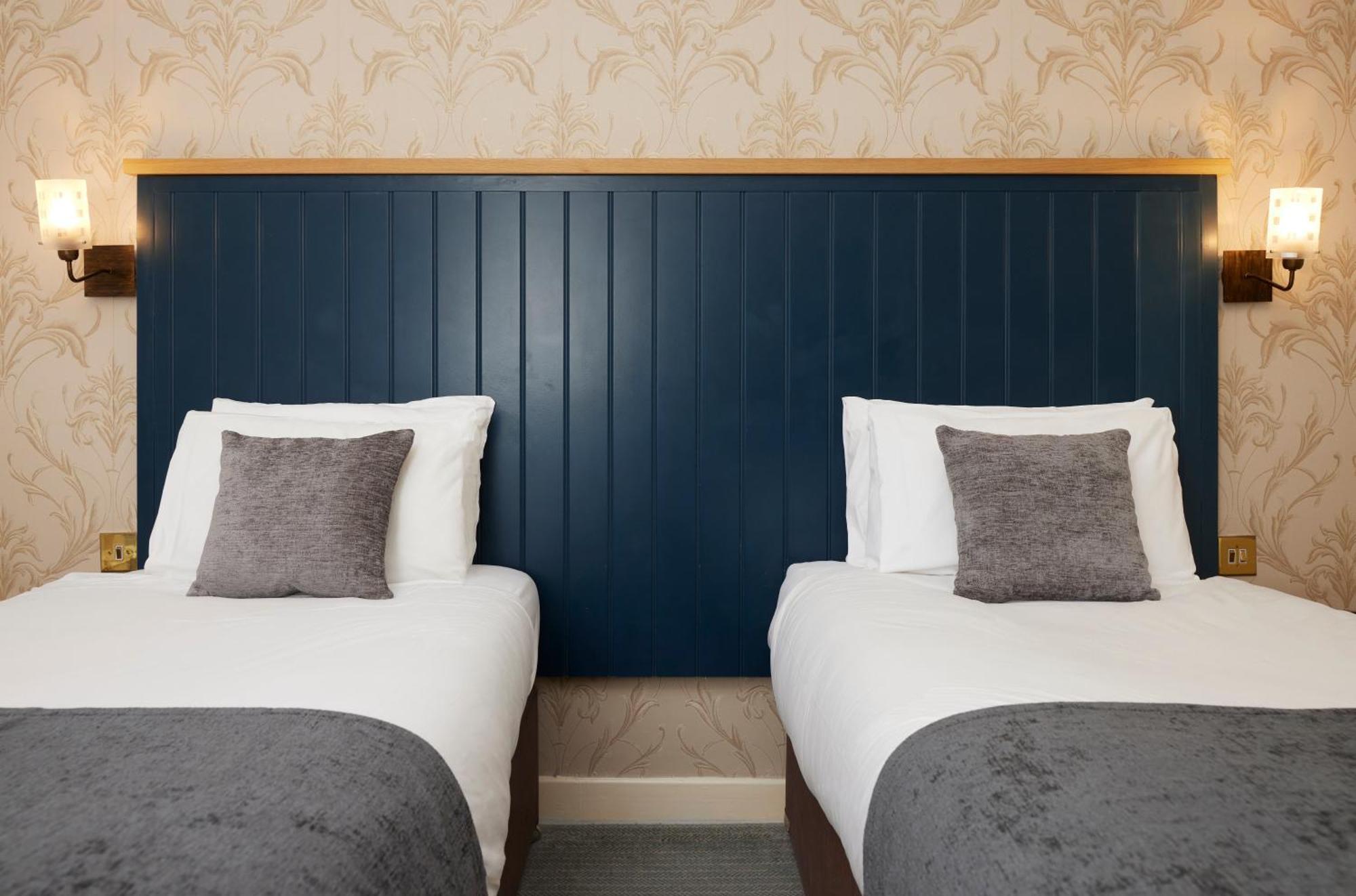 לונג מלפורד Bull Hotel By Greene King Inns מראה חיצוני תמונה